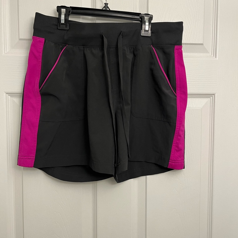 NWOT Women's Black and Pink Athletic Shorts